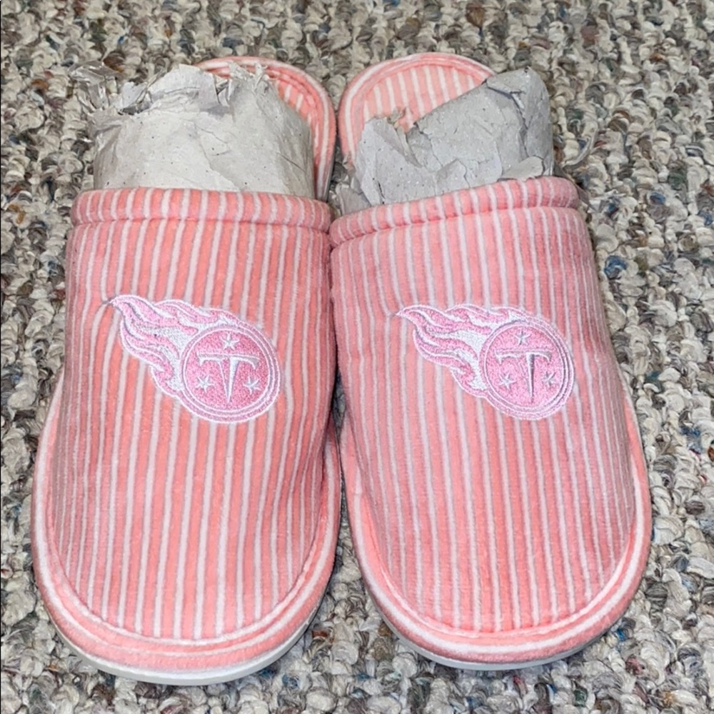 🌞ForeverCollectable TennesseeTitans Pink Slides🌞